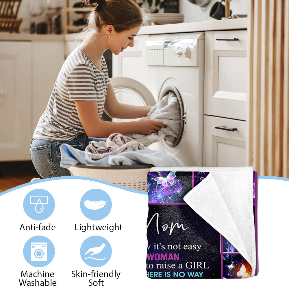 To My Mom I Know It's Not Easy For A Woman To Raise A Girl Blanket For Mom From Daughter - Blanket Gifts For Mom