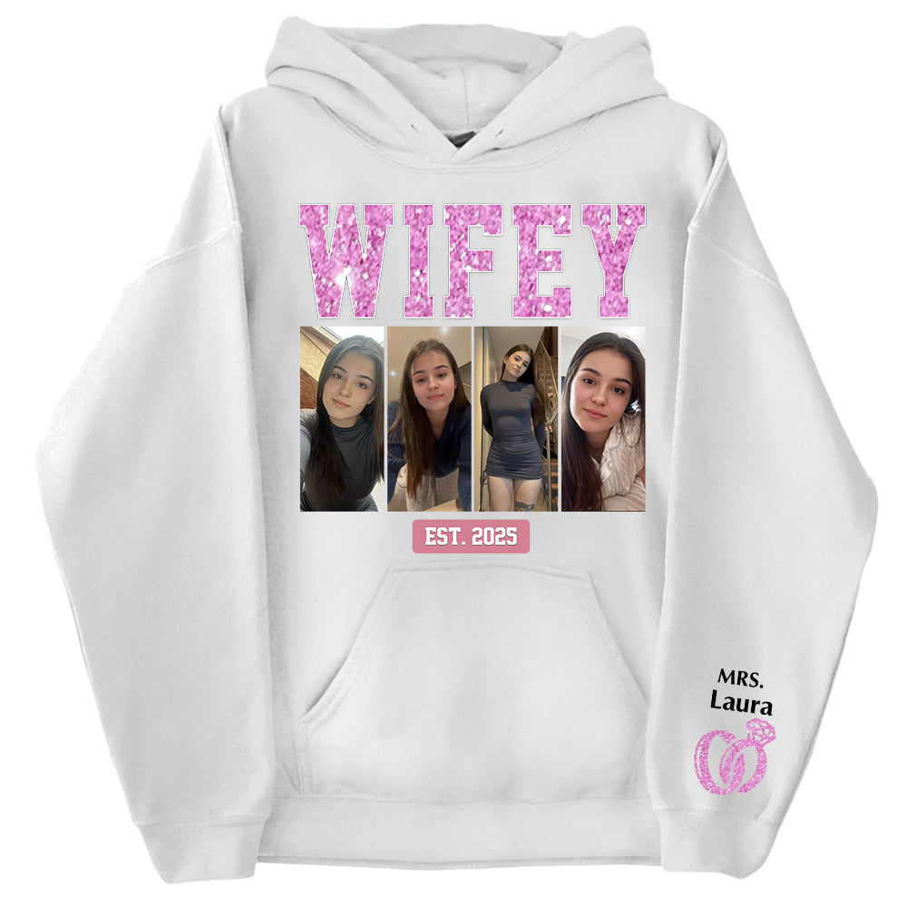 Custom Wifey Est Couple Sweatshirt – Personalized Unisex Hoodie with Sleeve Design, Custom Photo, Gift for Husband & Wife, Christmas & Anniversary Na02