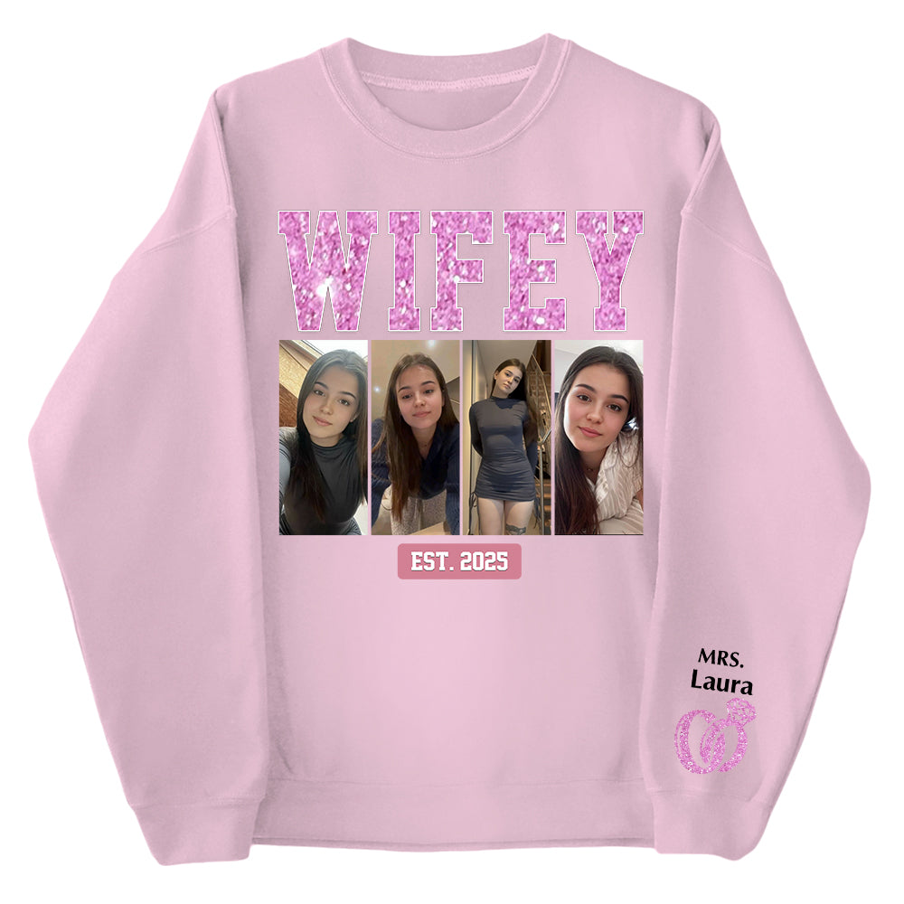 Custom Wifey Est Couple Sweatshirt – Personalized Unisex Hoodie with Sleeve Design, Custom Photo, Gift for Husband & Wife, Christmas & Anniversary Na02