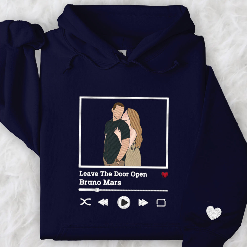 Custom Embroidered Sweatshirt Portrait Music Player Couple Family Gift T-shirt
