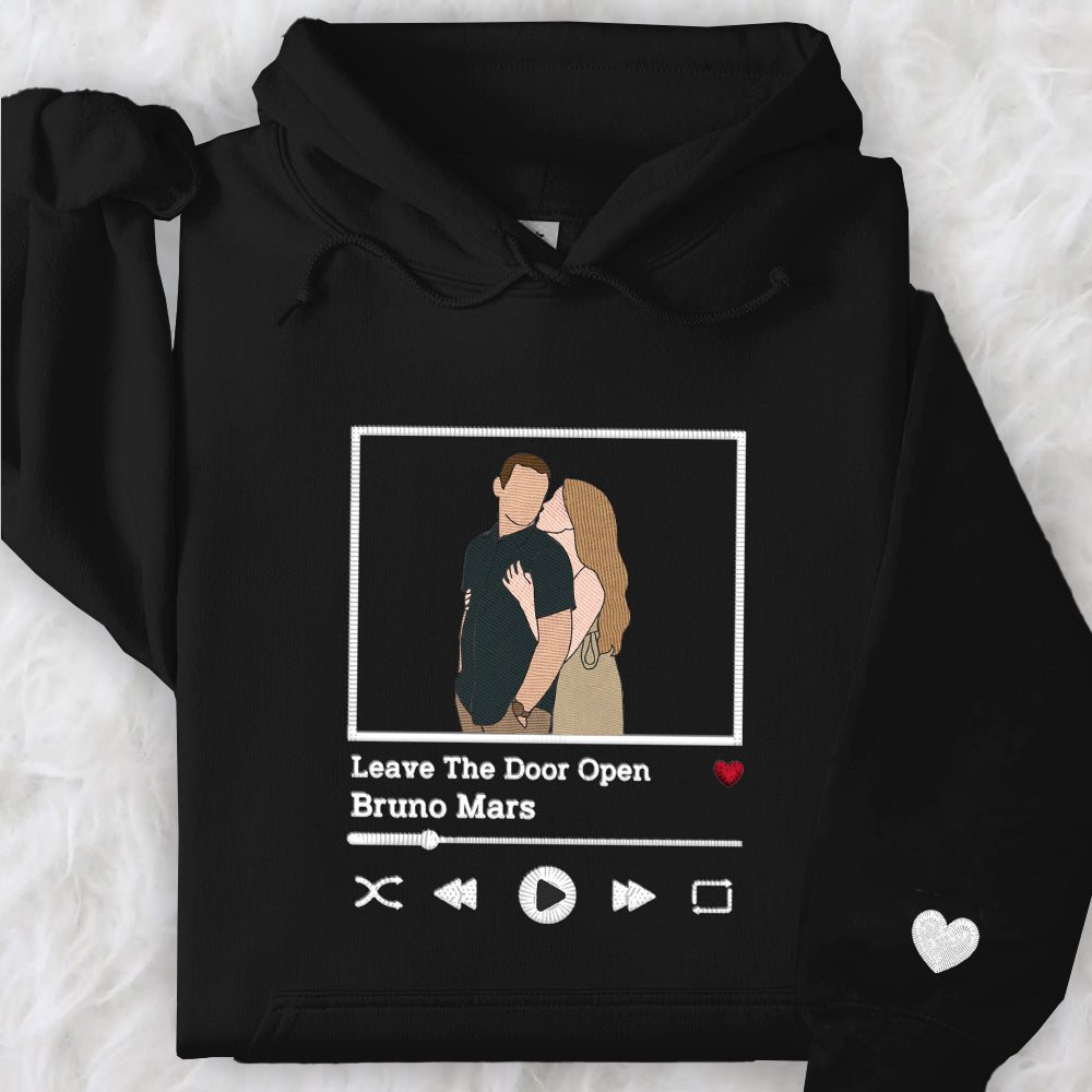 Custom Embroidered Sweatshirt Portrait Music Player Couple Family Gift T-shirt