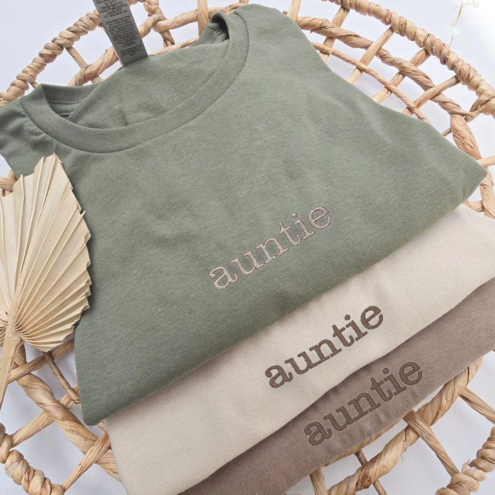 Embroidered Aunt Shirt, Minimalistic, Auntie Tee, New Aunt T-shirt, Gift for Aunt, Aunt Gift, Announcement to Family